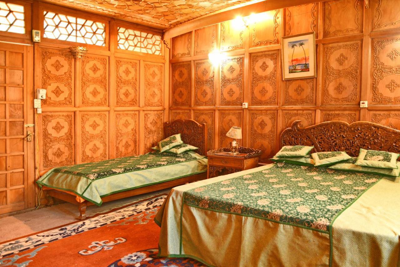 De Laila House Boat By Sterling Otel Srīnagar Dış mekan fotoğraf
