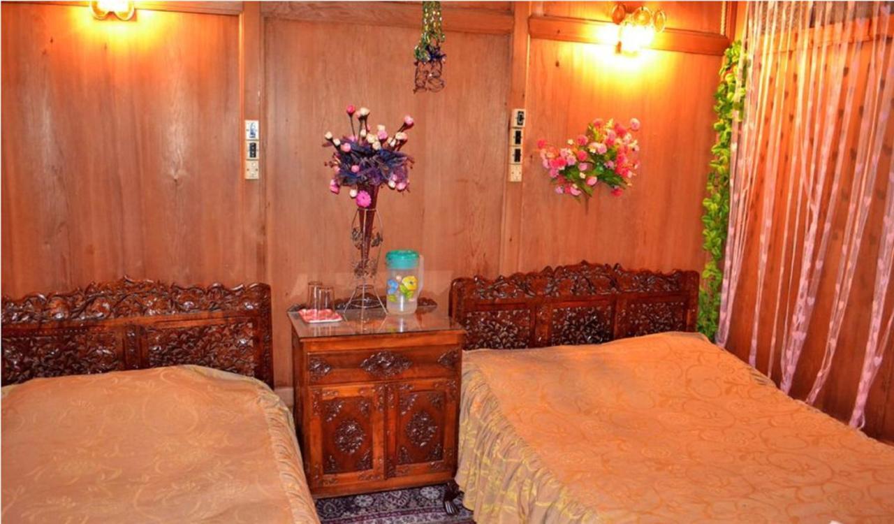 De Laila House Boat By Sterling Otel Srīnagar Dış mekan fotoğraf