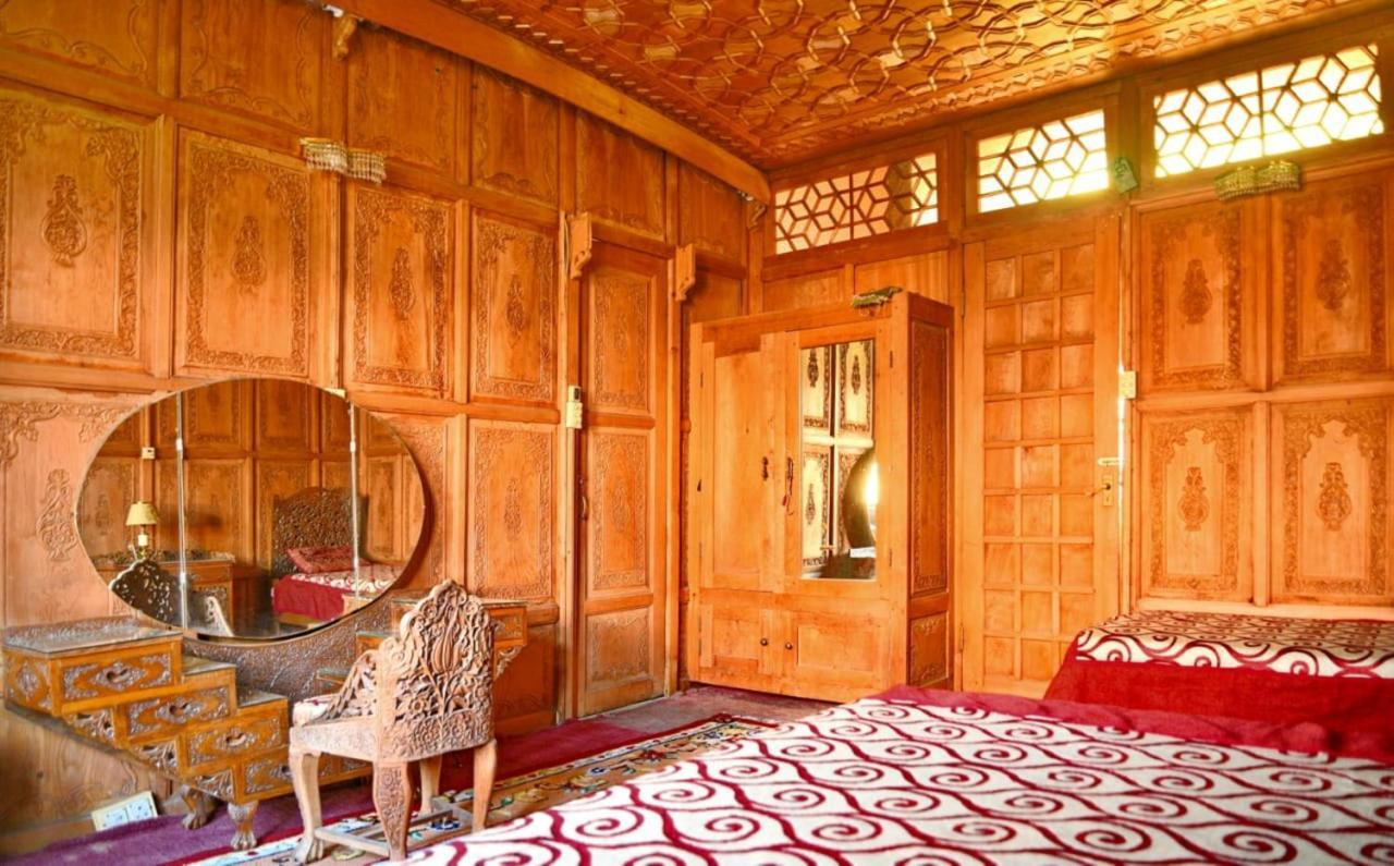 De Laila House Boat By Sterling Otel Srīnagar Dış mekan fotoğraf